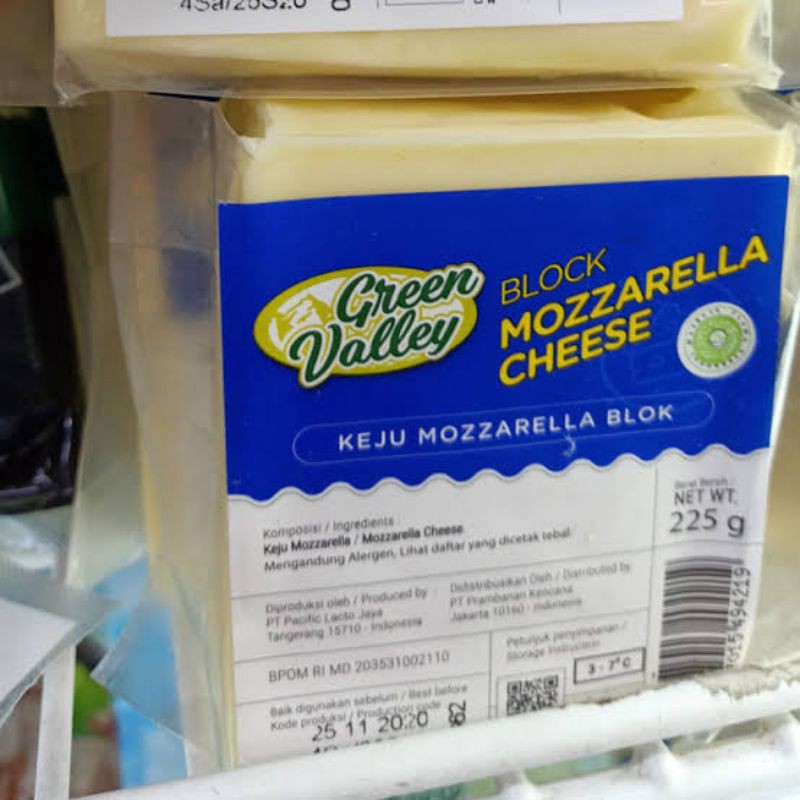 

green valley mozarella cheese block 225gr keju mozarela