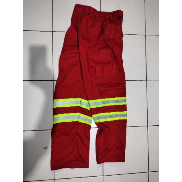 CELANA SAFETY MERAH DOBLE SCOTLIGT SAKU SAMPING