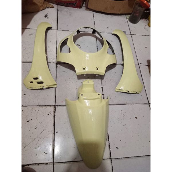 tameng lampu scoopy k2f sayap kanan kiri spakbor depan scoopy 2021 original crem paket body bagian d