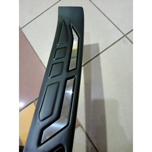 sillplate belakang Toyota Raize 2021 hitam list Chrome