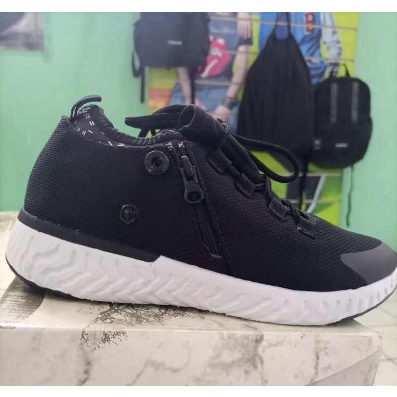 Sepatu Tomkins Llorona