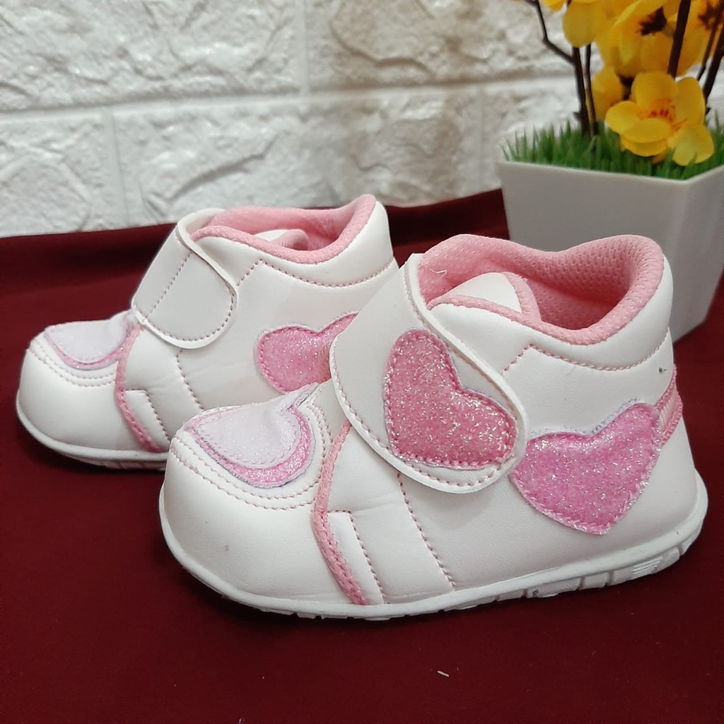  SEPATU  SNEAKER ANAK  PEREMPUAN LOVE PINK SOL BUNYI CIT CIT 