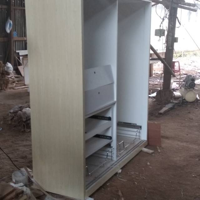 Kitchen set ibu evi cengkareng dan lemari bawah tangga