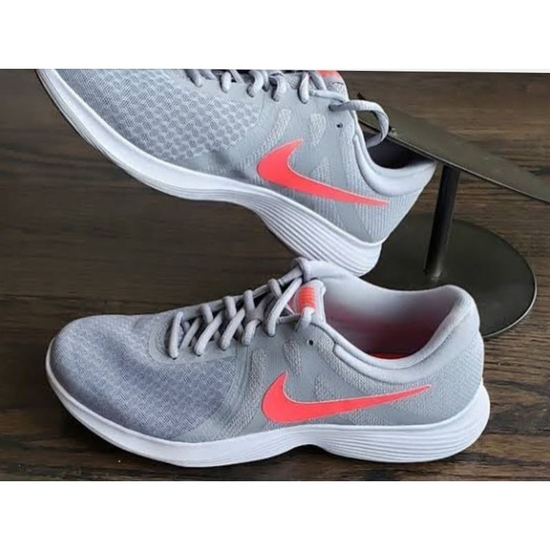 nike revolution 4 women's white