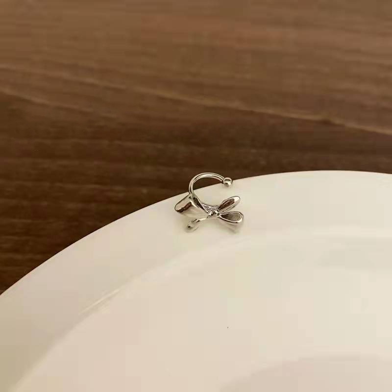 Anting Tusuk Model Pita Bahan Metal Untuk Wanita