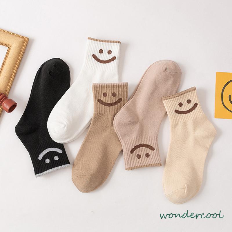 Kaus Kaki Wanita Mid-tube Cute Smiley College Style Kaus Kaki Trendi Musim Gugur Musim Dingin Musim Semi Musim Panas-Won