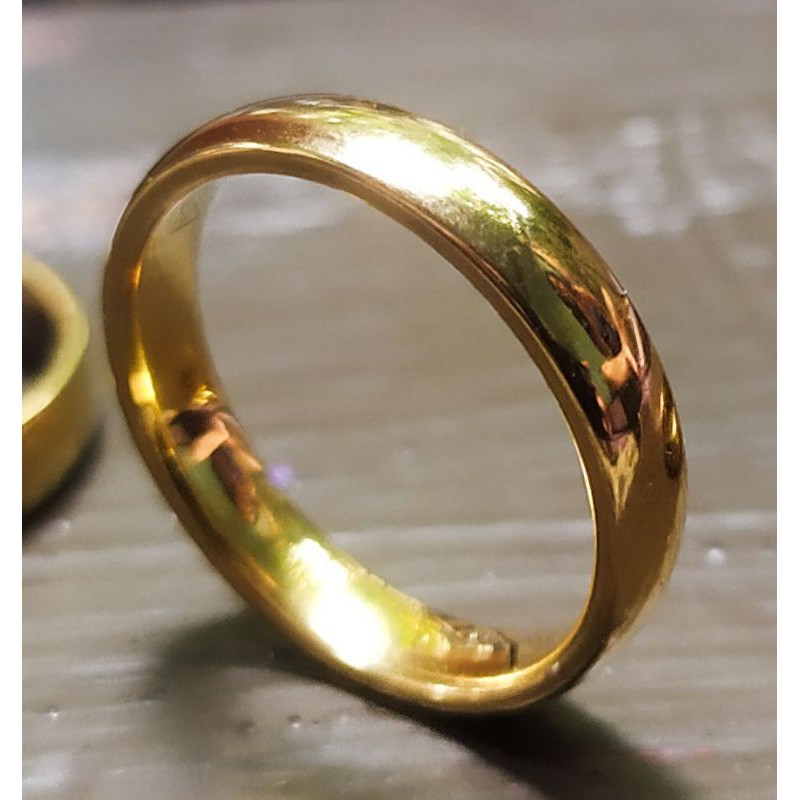 cincin titanium berlapis emas kualitas tinggi serta anti karat dan anti luntur/cincin pernikahan