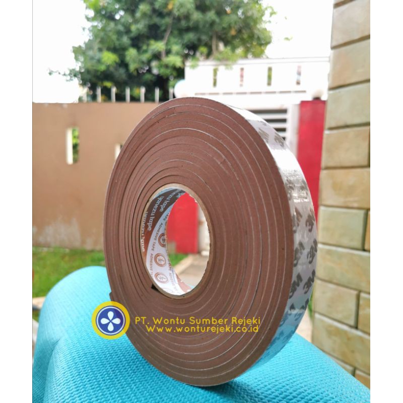 single tape coklat  dgn lem 3M ukuran lebar 25mm tebal 5mm  panjang 5 Meter