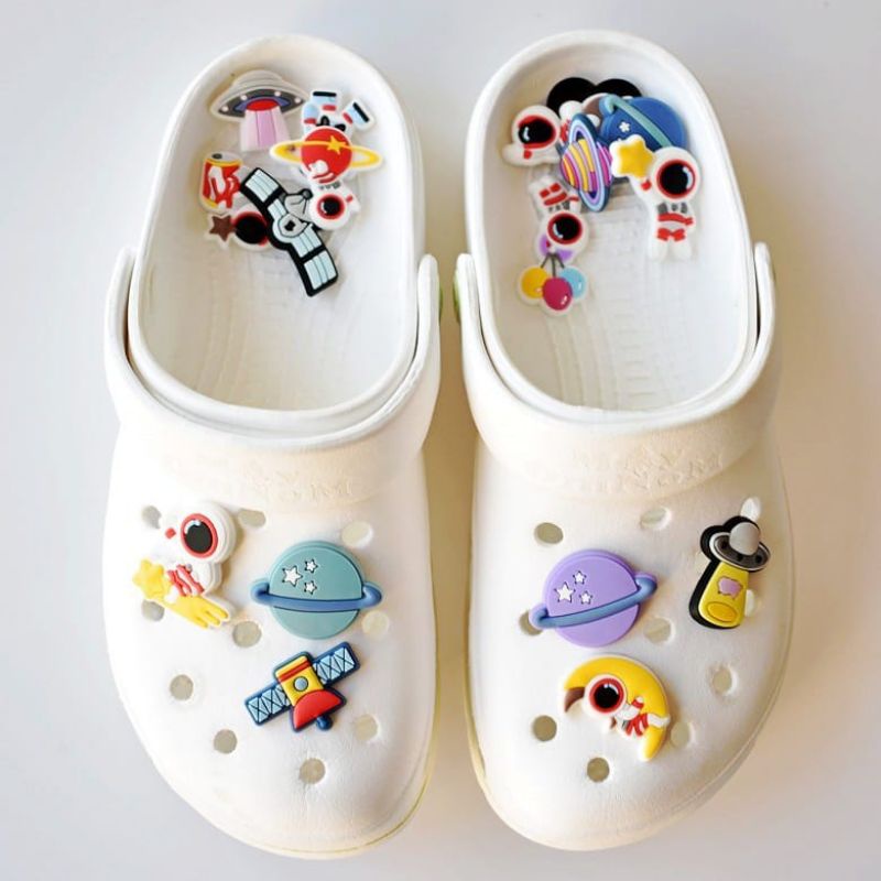 Jibbitz Crocs Charm Nasa Luar Angkasa Pin Sandal Karakter Astronot Lucu Trend Fashion 2022