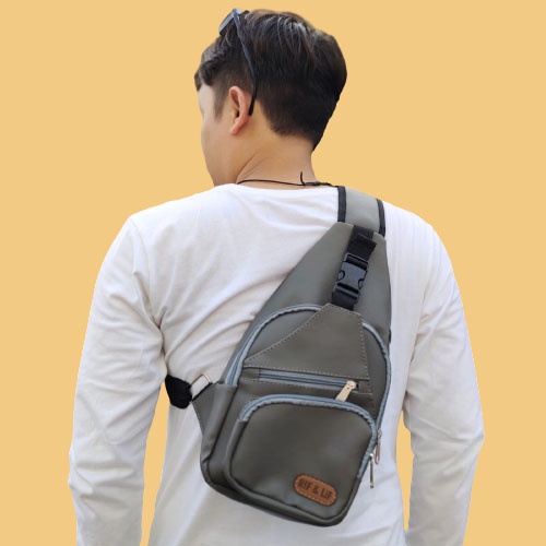 Tas Selempang Pria Cowok Laki-laki Waist Bag Sling Bag Casual Kasual Bahan Synthetic Leather untuk Traveling Jalan-jalan Warna Abu Murah dan Keren