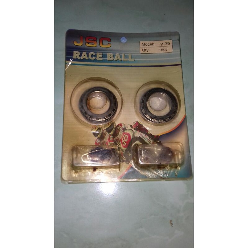 komstir racing V75 V80