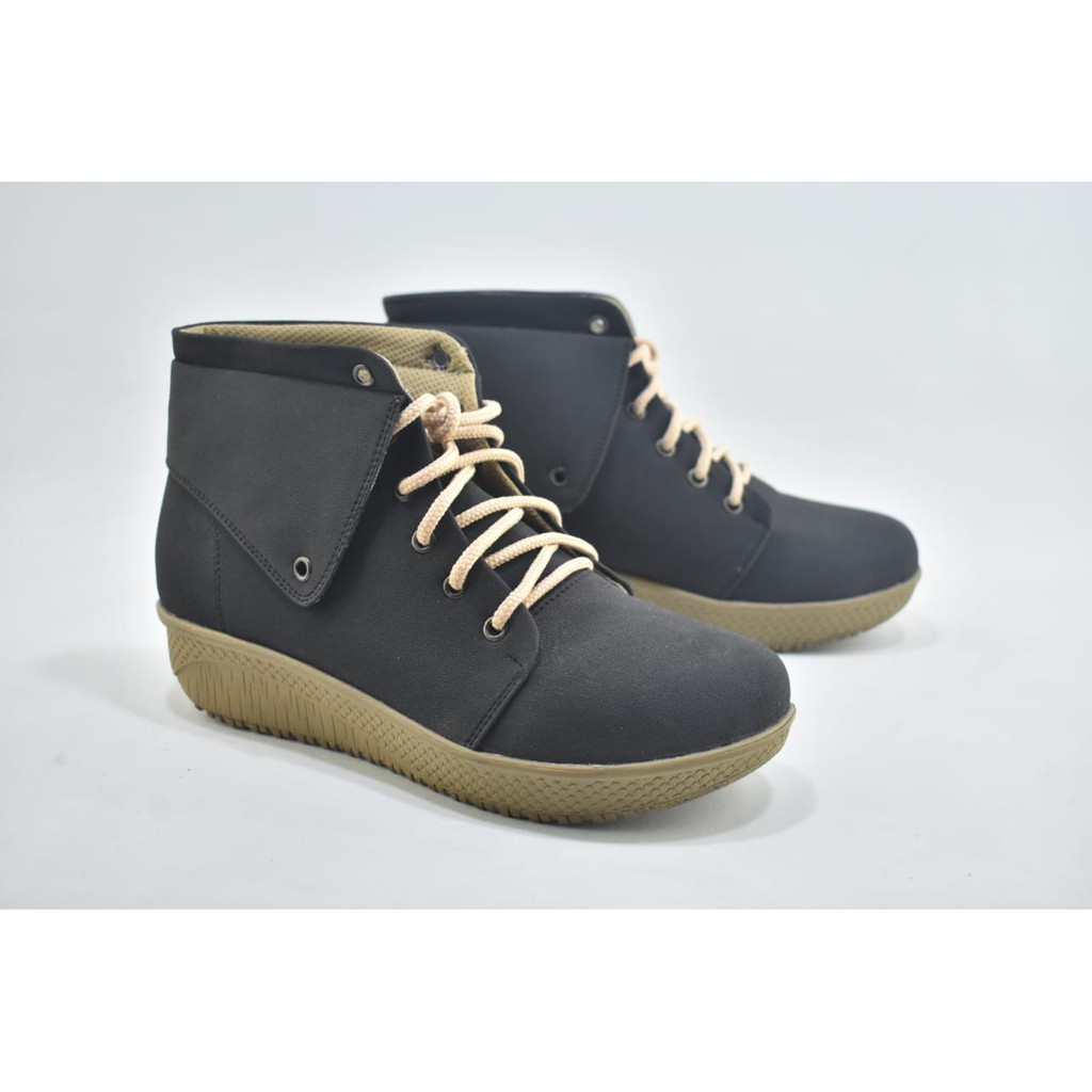Boots Wanita