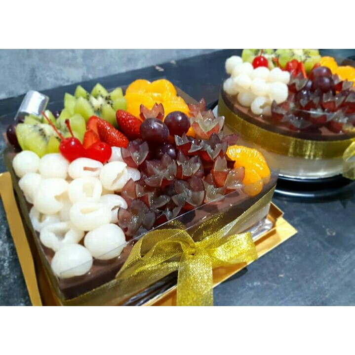 

PUDING COKLAT CREAM TOPING FULL BUAH 27CM