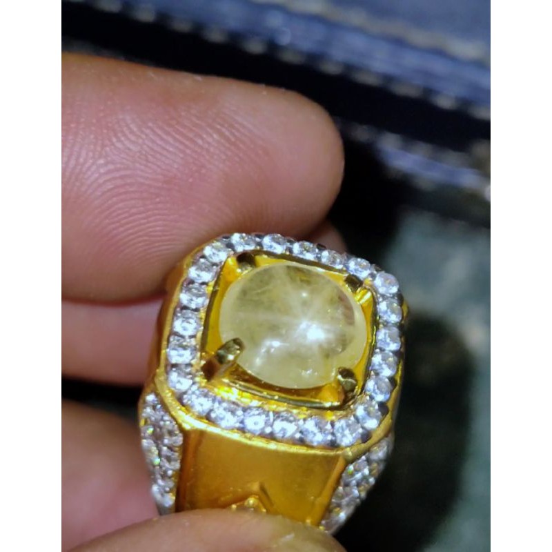 yellow safir srilangka