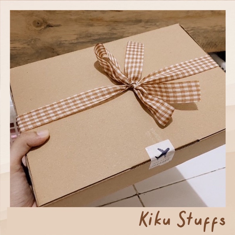 

Gift Box Packaging Tambahan Untuk Kado Hampers / Kartu Ucapan / Gift Card | Kiku Stuffs
