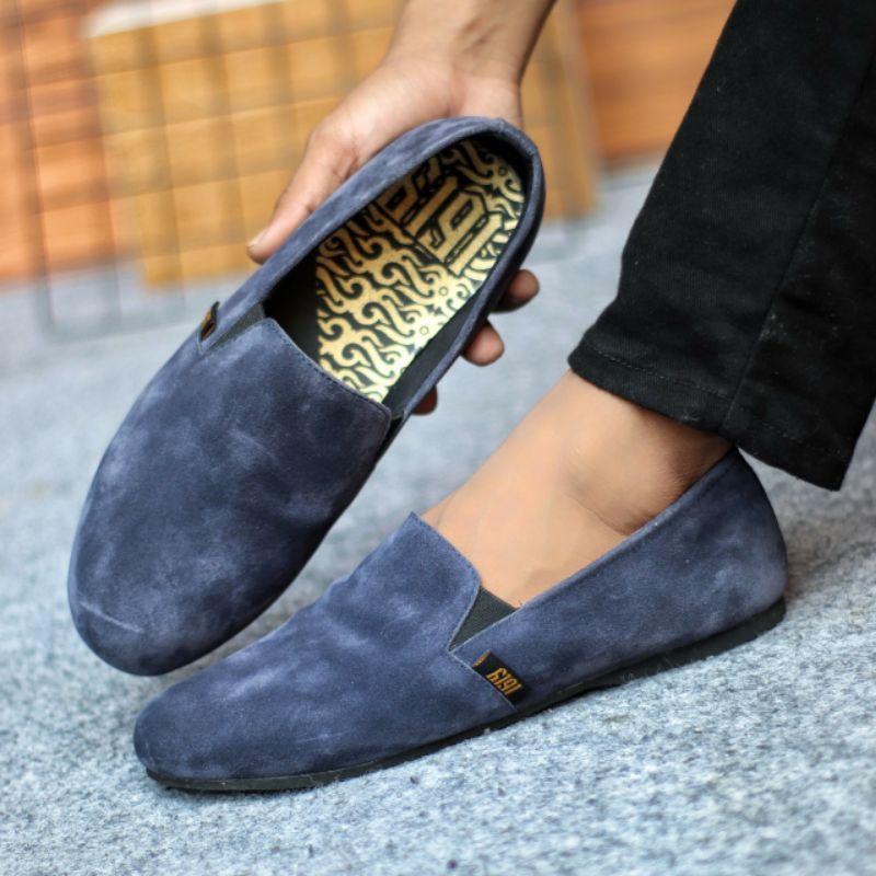 CHORD NAVY Sepatu Kasual Pria Slip On Casual Kulit Suede Selop Main Cowok Keren Trendy Slop Kerja Outdoor