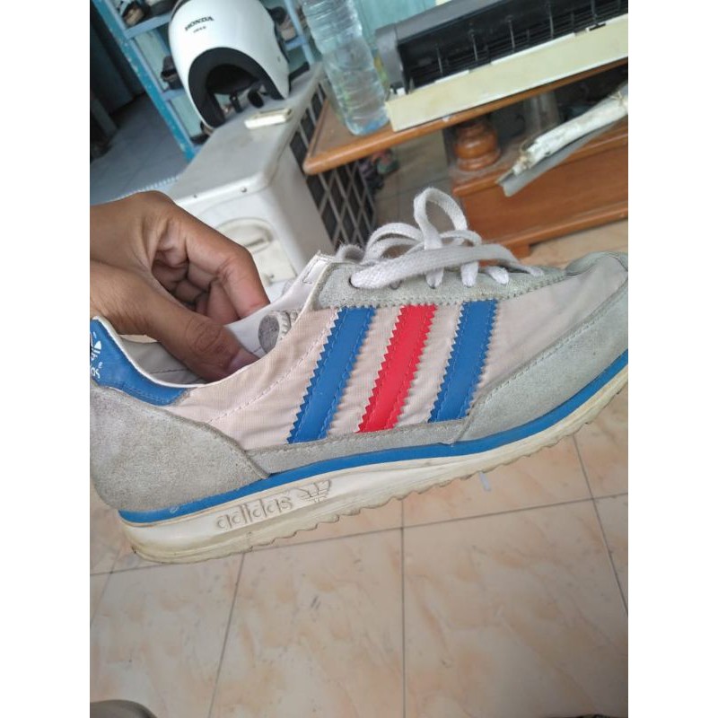 Sepatu Adidas sl72