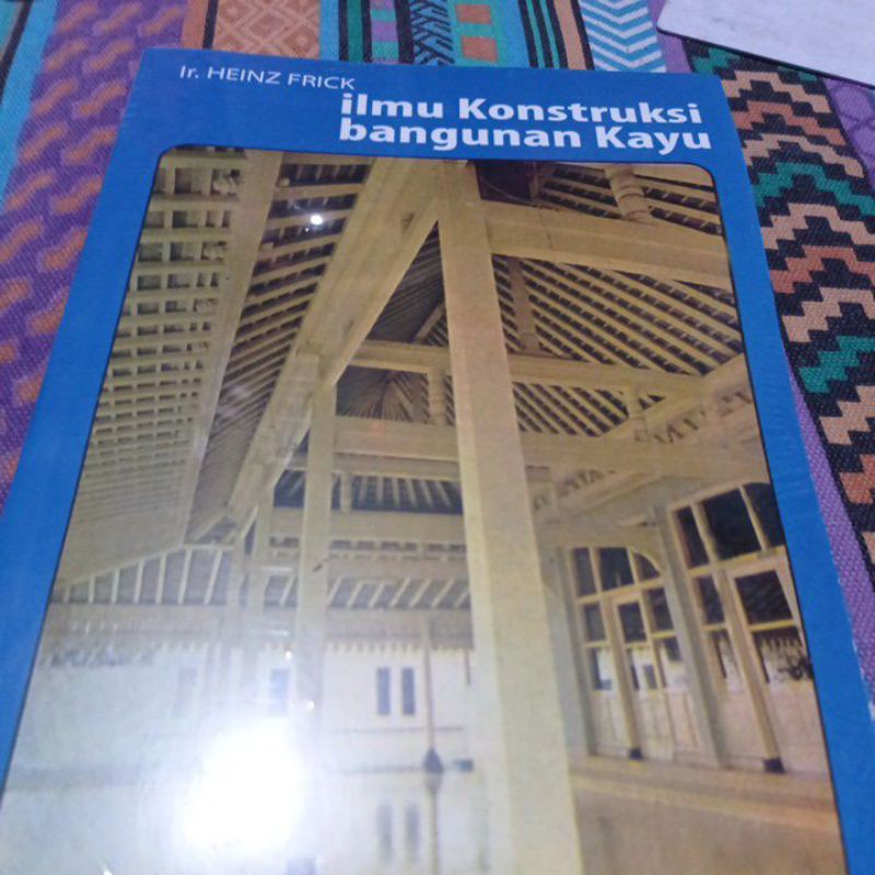 Buku ilmu kontruksi bangunan kayu