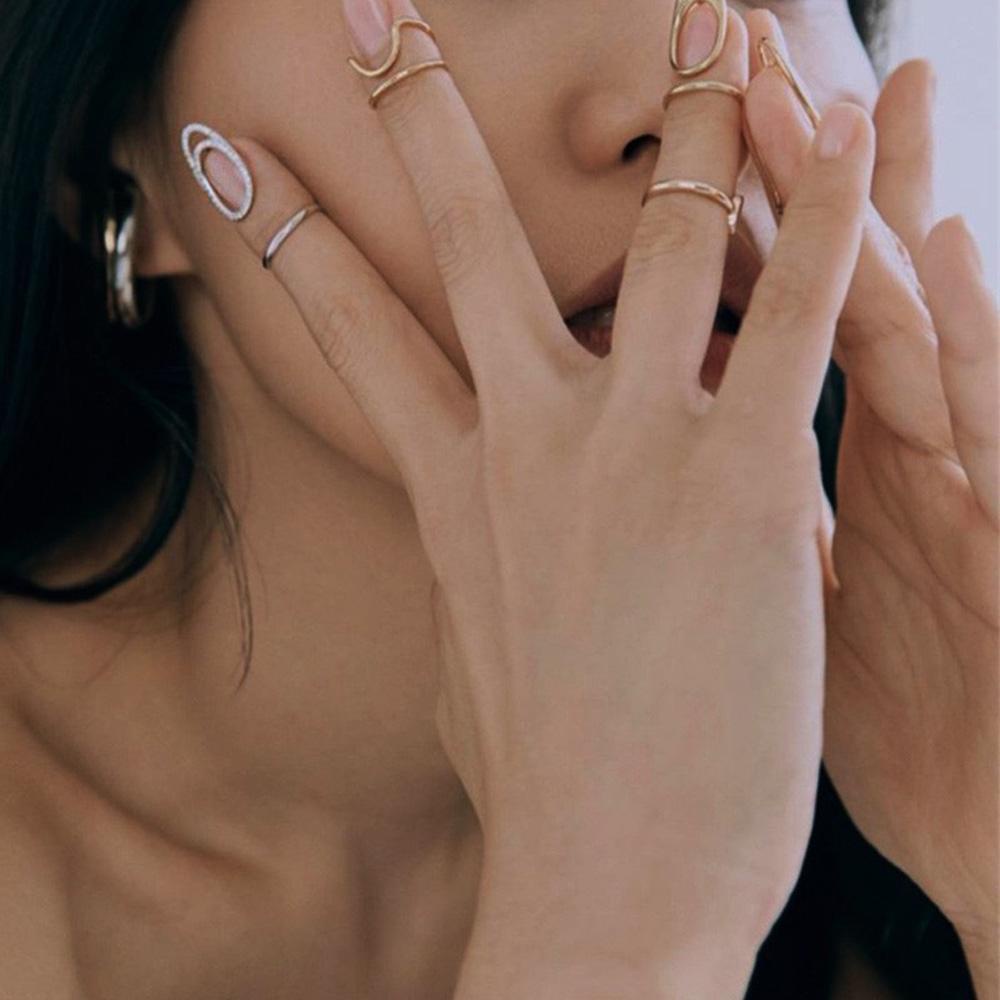 Mxbeauty Cincin Pelindung Jari Kuku Bahan Metal Aksen Hollow + Kristal + Berlian Imitasi Untuk Wanita