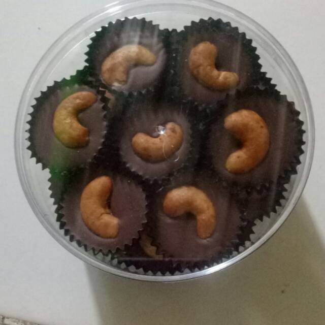 

Coklat Toples Varian Kacang Mete