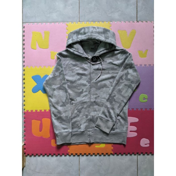 Zip Hoodie Uniqlo Camo Abu dan Army Original Second