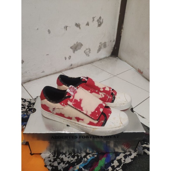 SEPATU ONE TRIPLE NINE 368 ACID WASH RED