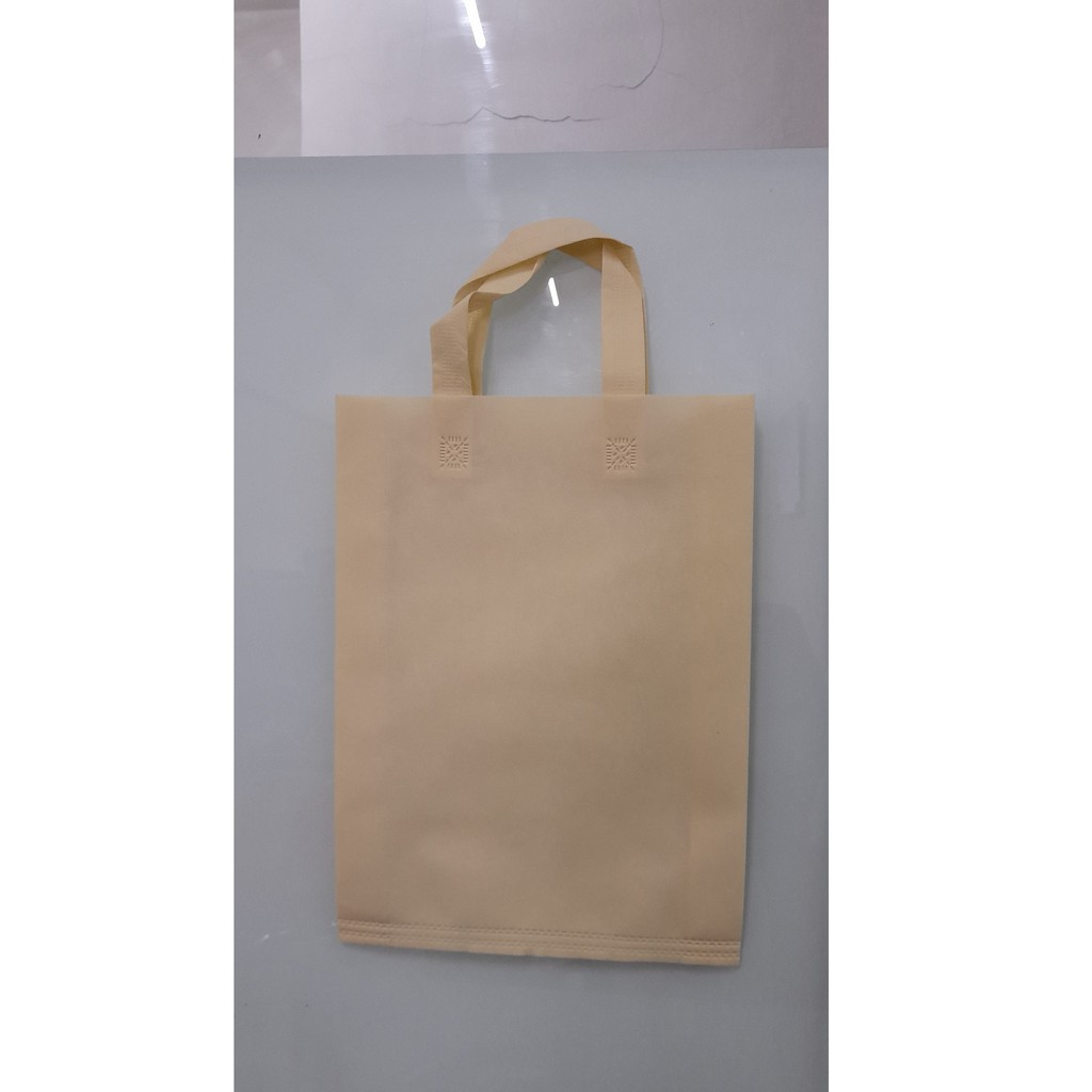 

Tas Press Spunbound Tali Goodie Bag Tas Belanja Warna Cream 25 cm x 35 cm