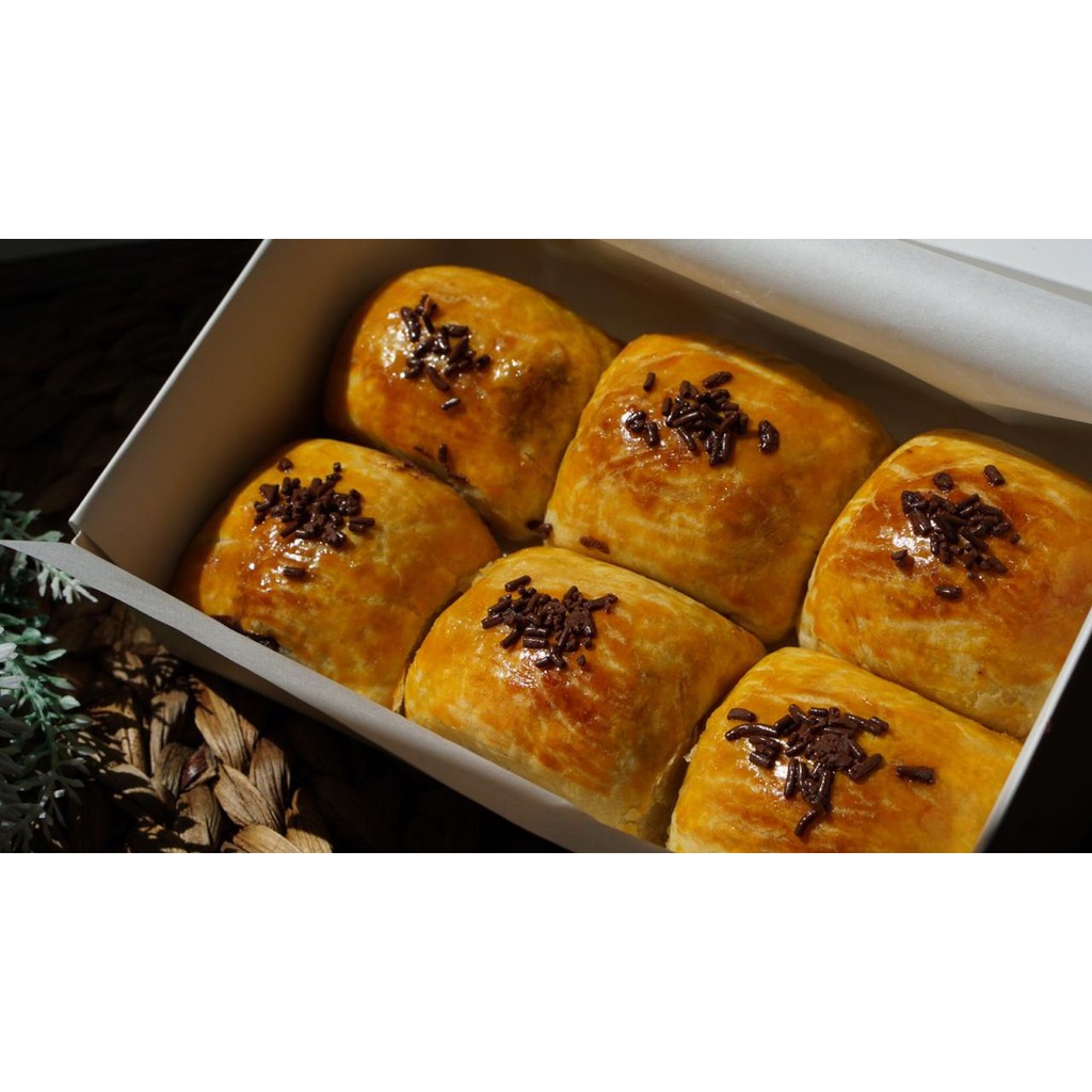 Bolen Pisang Coklat Favorit Small Box Bolen Yogya Oleh Oleh Kuliner Yogya Jogja Shopee Indonesia