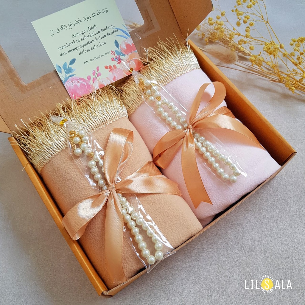 [BFL2] Sajadah Waterproof Wangi Polos Lembut Halus Free Tasbih Mutiara 33 Kado Pernikahan Hampers Wedding Tahlilan Kado Cewe Lebaran Hampers Lebaran/ Hampers Ramadhan