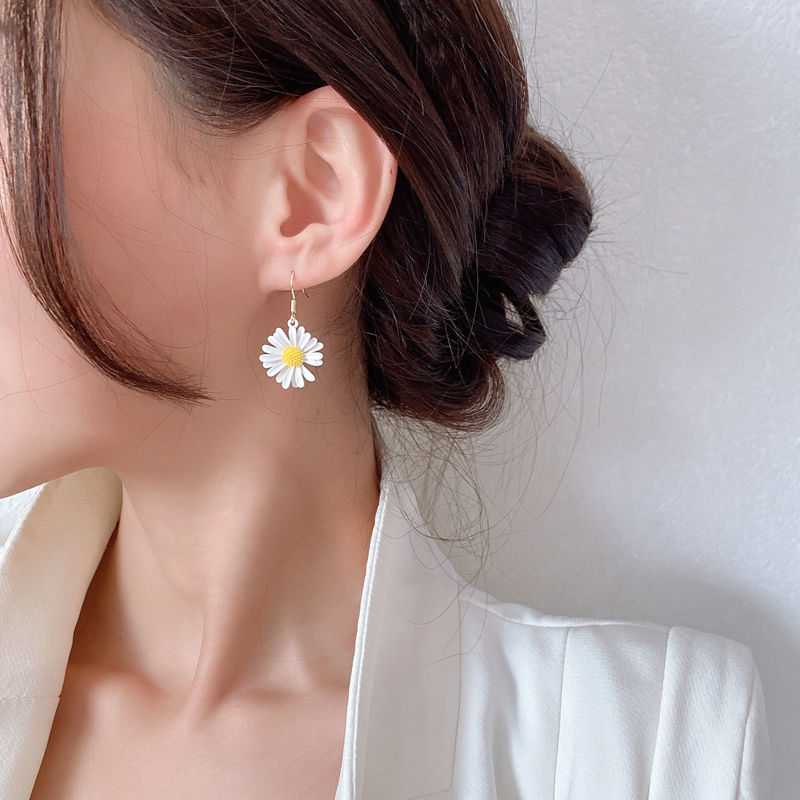 1 Pair  Daisy Flower  Pendant Earrings / Women Bridal Wedding Drop Earrings  / Ladies Elegant  Cute Acrylic Sunflower Dangle Earrings