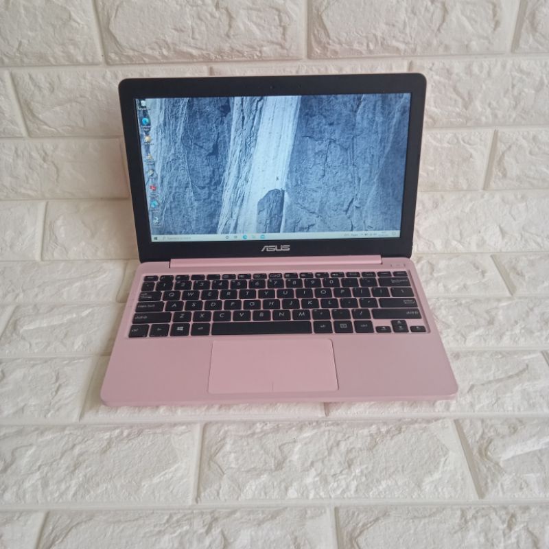 ASUS E203NAH Intel Celeron N3350 ram 2/500GB
