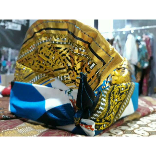 Ikat Kepala Bali Motif Kotak Biru Muda