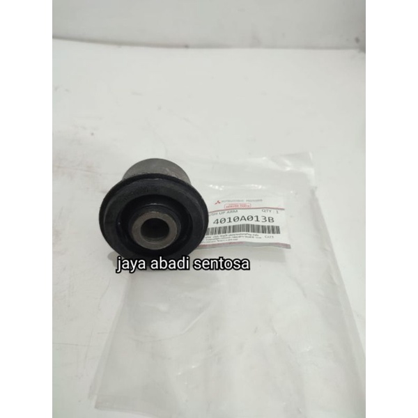 bushing up lower atas triton pajero sport original