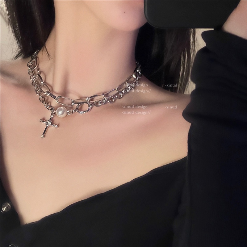 YEEZII Kalung Rantai Choker Multilayer Liontin Salib Aksen Mutiara Warna Silver Gaya Retro Untuk Wanita