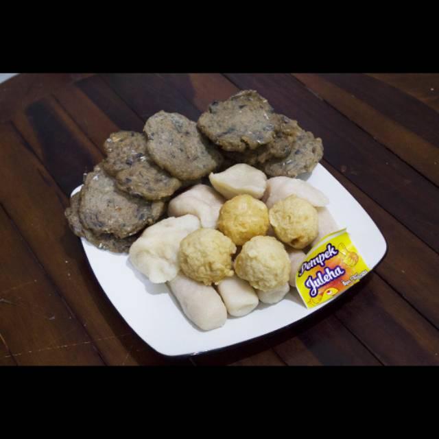 

Pempek paket campur