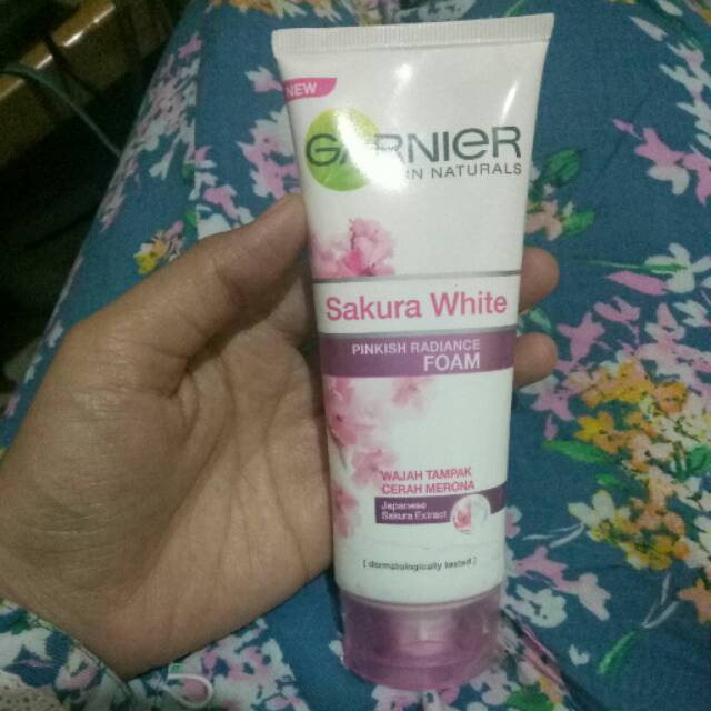 NEW -Garnier sakura white facial foam