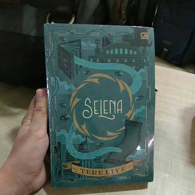 Selena, novel tereliye