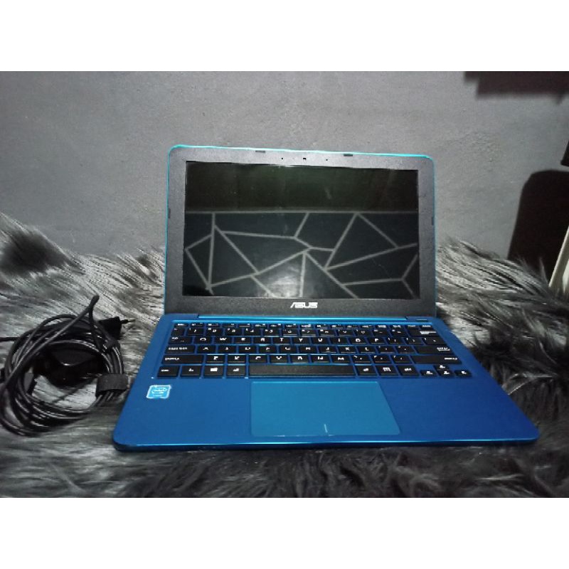 Notebook ASUS E202s