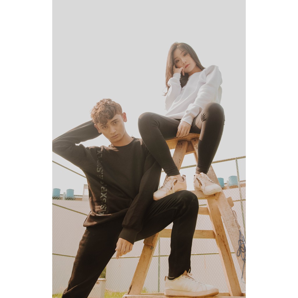 SALE Black / White Sweatshirt Unisex - Sweater Polos untuk Cewek / Cowok (Hitam / Putih)