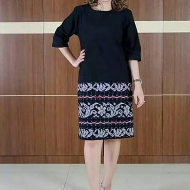 Dres tenun mawar