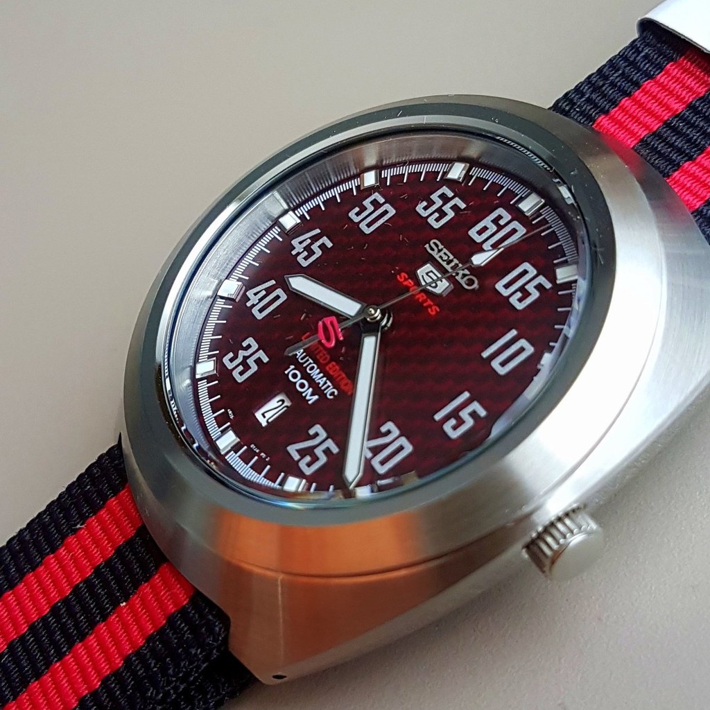 Seiko 5 Sports SRPA87K1 Retro Red Dial - Jam Tangan Pria SRPA87