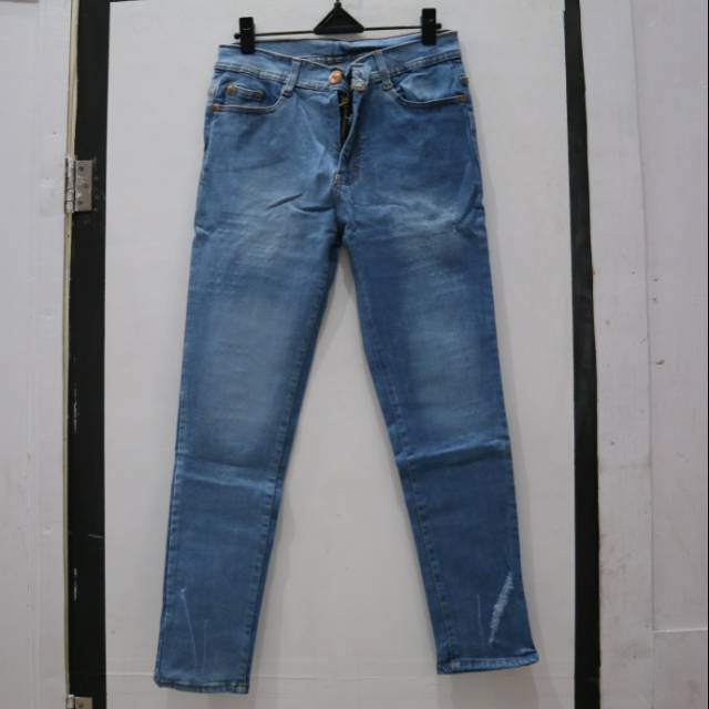 CELANA JEANS CEWEK SOBEK