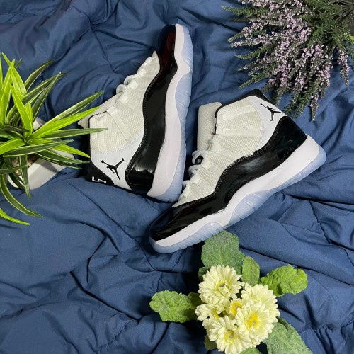 Sepatu Nike Air Jordan 11 OG Concord