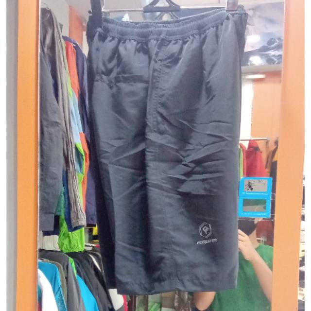 Celana pendek forester