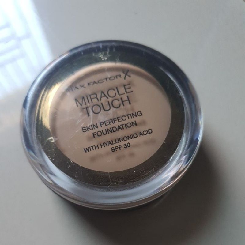 Pl compact foundation Max Factor X miracle touch with HA and Spf 30 sand beige 078 dan ivory 040.