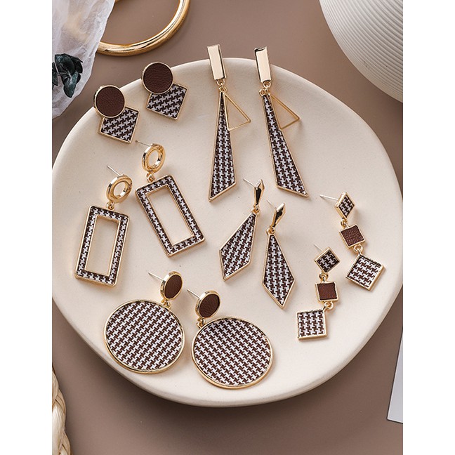 LRC Anting Tusuk Fashion Gold 925 Silver Needle Houndstooth Textured Fabric Earrings D49909