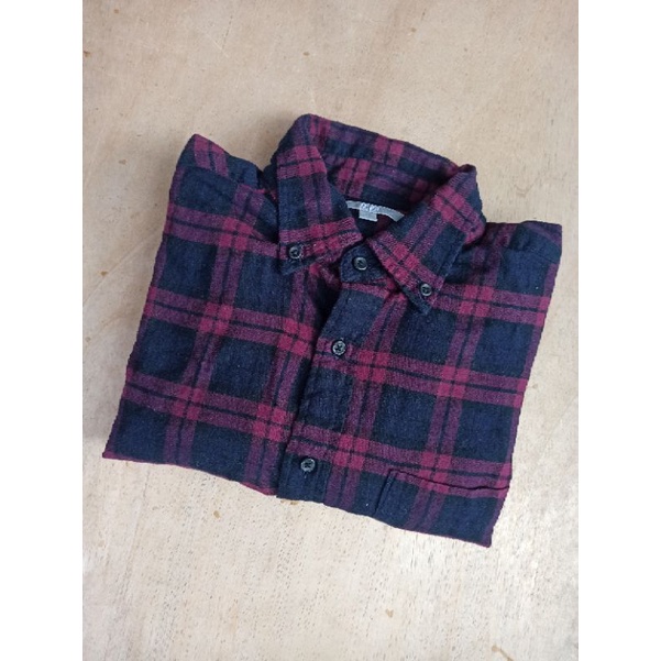 Kemeja Flannel Uniqlo S merah hitam