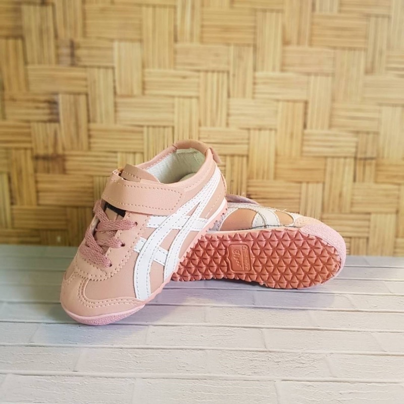 Sepatu sekolah sepatu anak sepatu paud sepatu baby sepatu sneakers velcro