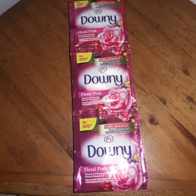 Downy floral pink sachet isi 12 pcs