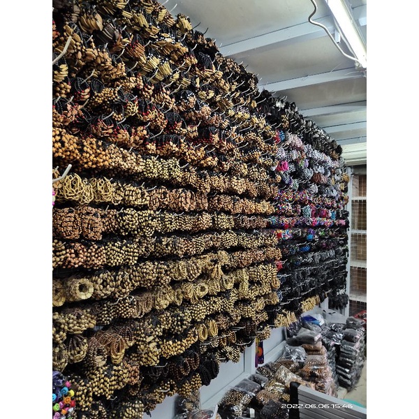 Gelang Tangan Kayu Batu Lusinan isi 12 pcs